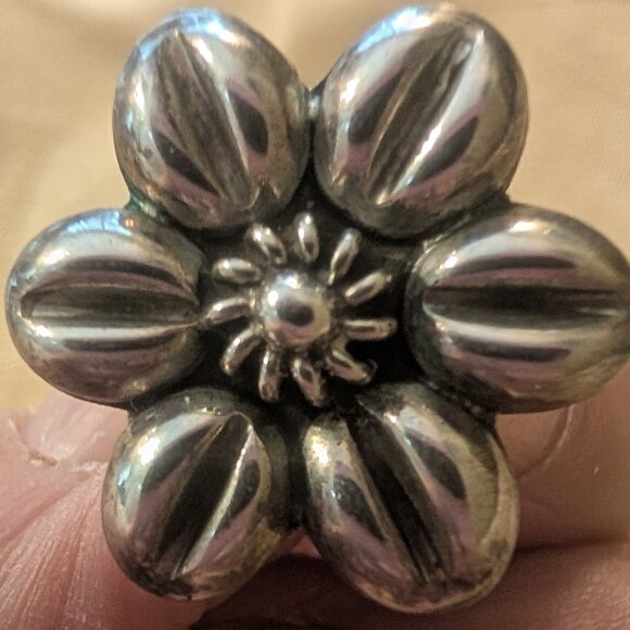 Taxco Vintage Sterling Silver Flower Post earrings - Picture 3 of 6